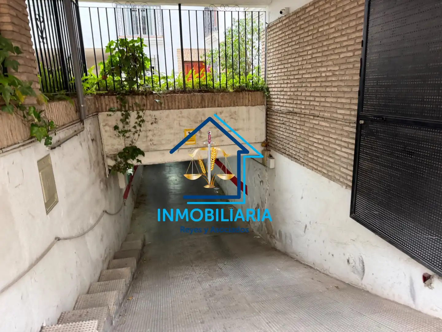 Vista exterior de Garatge en venda en Córdoba