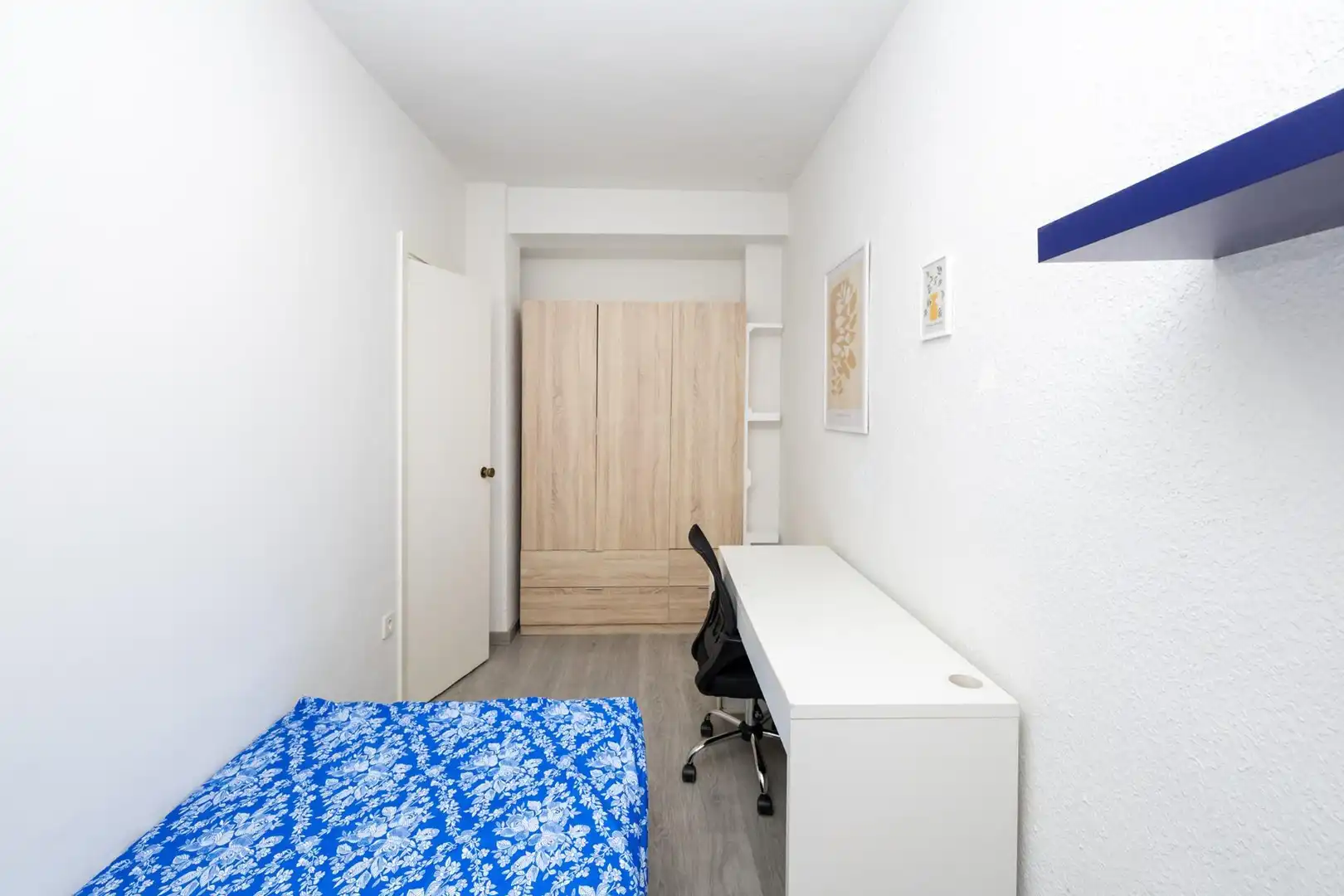 Dormitori de Pis de lloguer en Granada amb Calefacció, Terrassa i Moblat