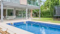 Swimming pool of House or chalet for sale in Sant Cugat del Vallès  with Air Conditioner, Heating and Private garden