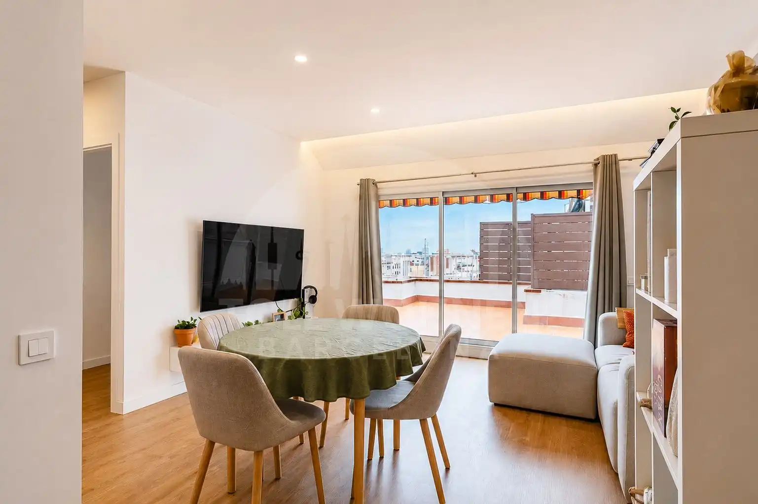 Sala de estar de Ático en venta en Barcelona con Aire acondicionado y Terraza
