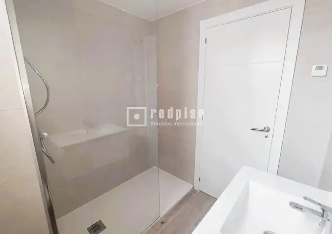Bathroom of Flat for rent in Guadalajara  with Air Conditioner, Heating and Parquet flooring