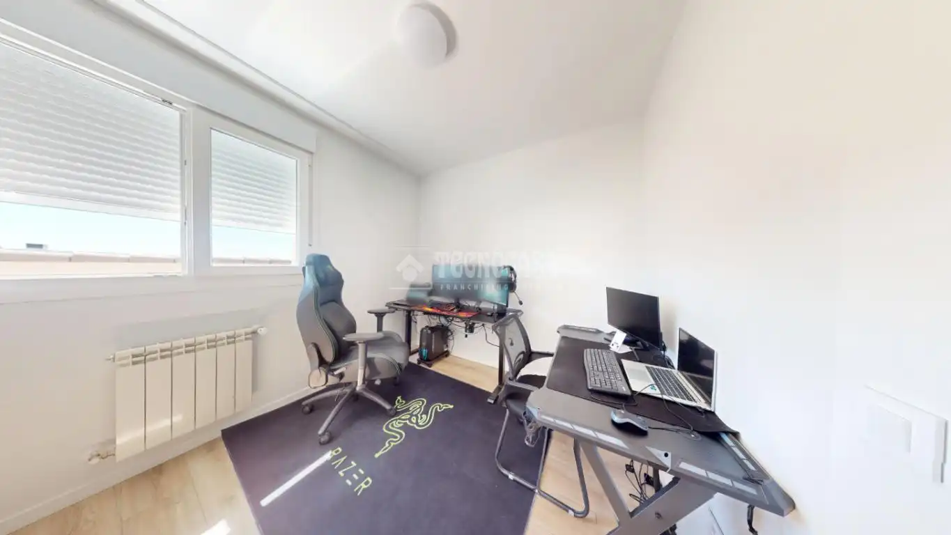 Wohnung zum Verkauf in Villanueva de la Torre mit Parkett, Terrasse und Möbliert