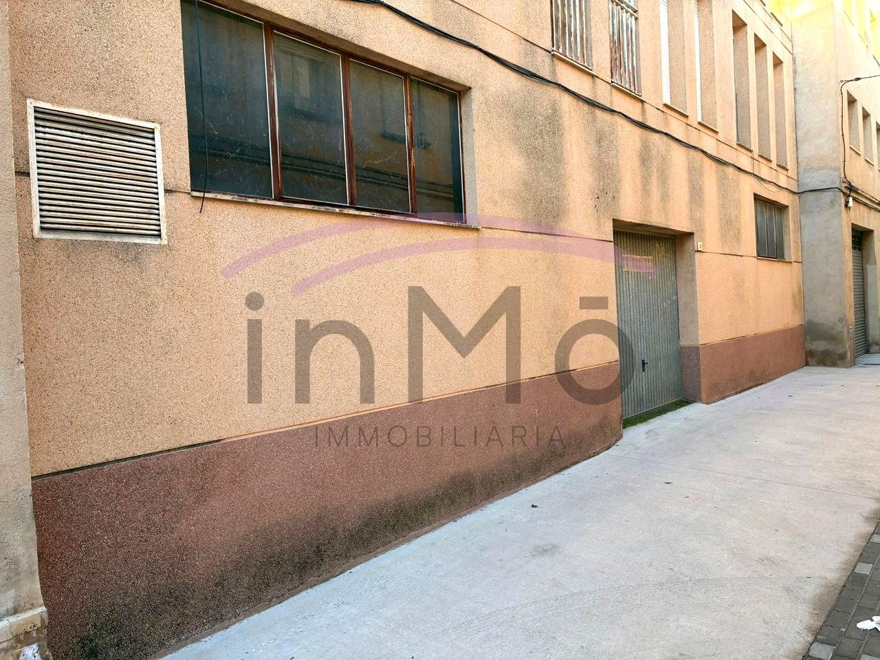 Vista exterior de Local en venda en Tortosa