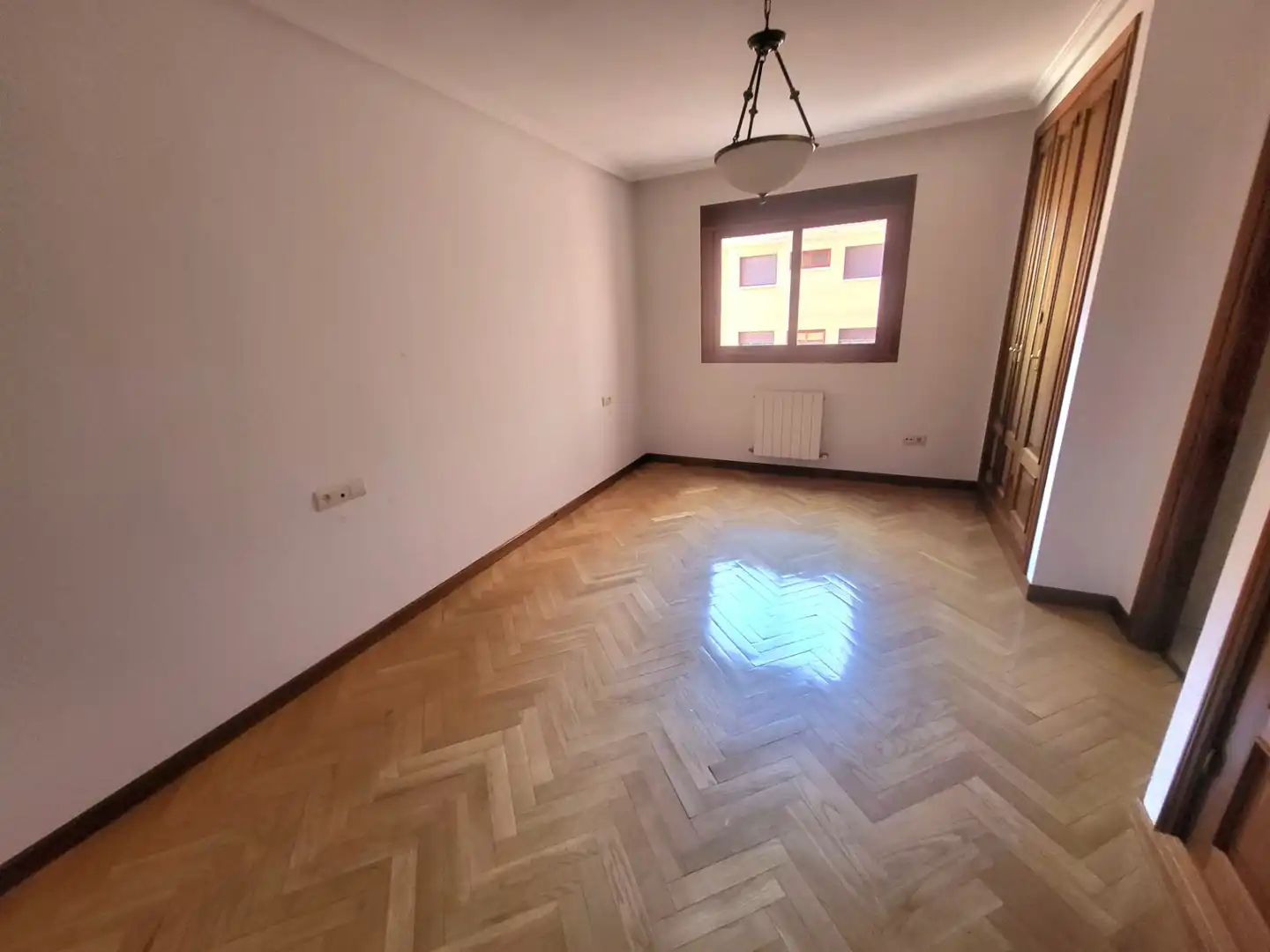 Schlafzimmer von Wohnung zur Miete in Cáceres mit Klimaanlage, Heizung und Parkett