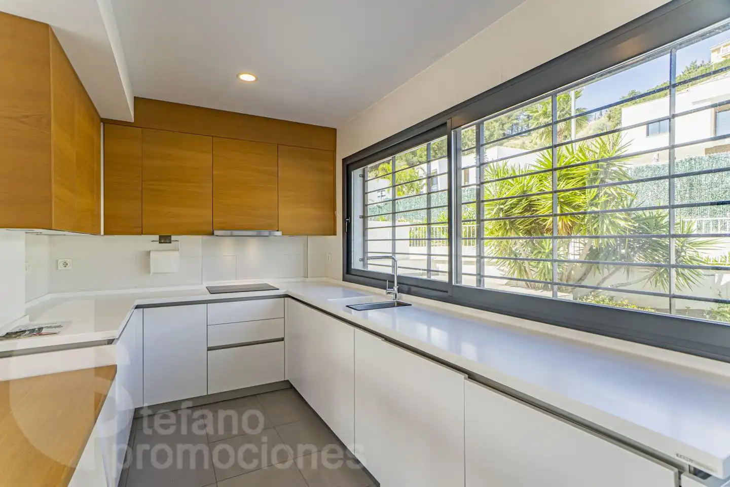 Cocina de Casa adosada en venta en Málaga con Aire acondicionado, Calefacción y Jardín privado
