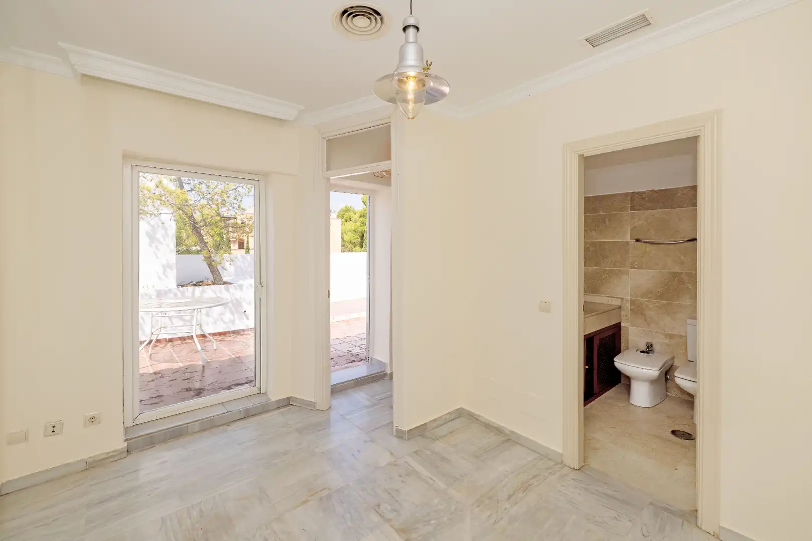 Dachboden zum Verkauf in Marbella mit Klimaanlage, Heizung und Terrasse
