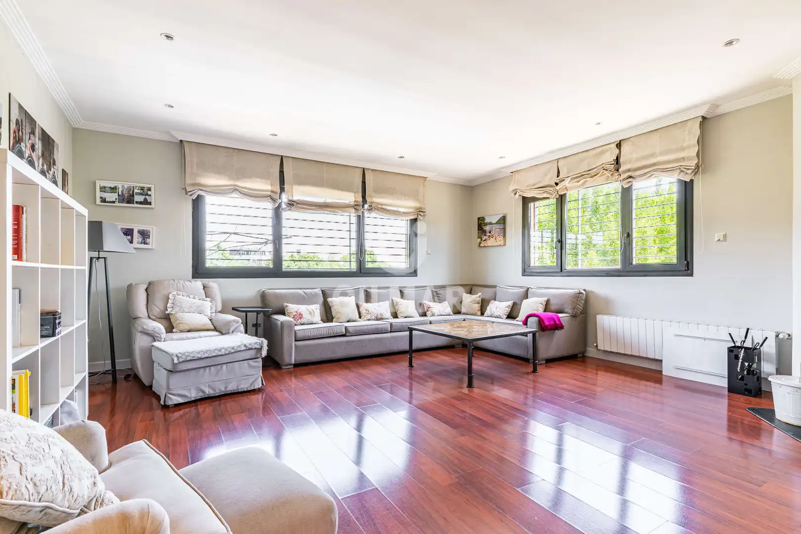 Living room of Detached homes for sale in Madrid  with Heating, Private garden and Swimming Pool