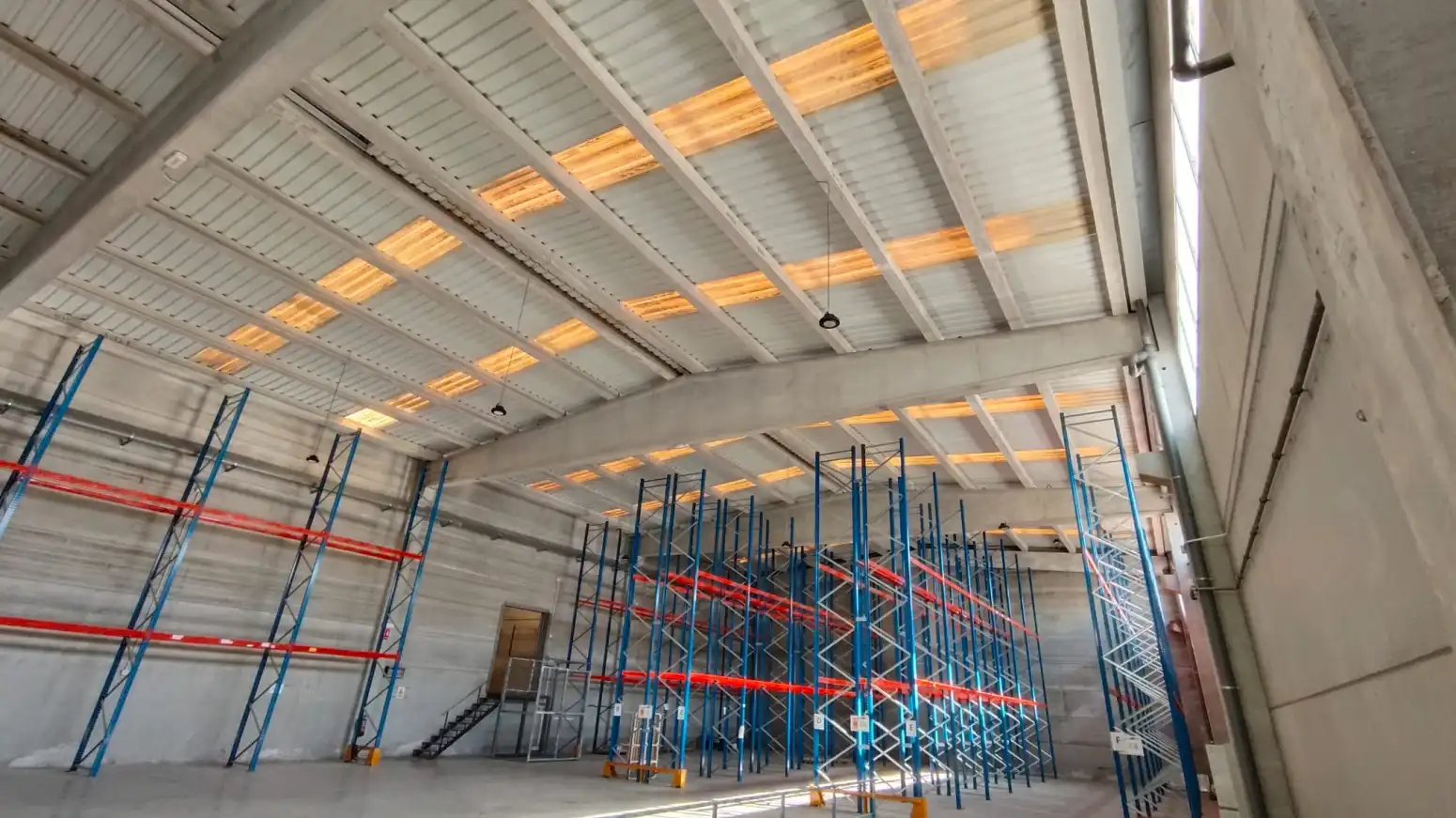 Industrial building to rent in Fuente del Jarro, imagen 2