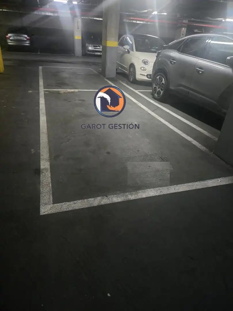 Parkplatz von Loft zum Verkauf in Guadalajara mit Klimaanlage, Heizung und Ofen