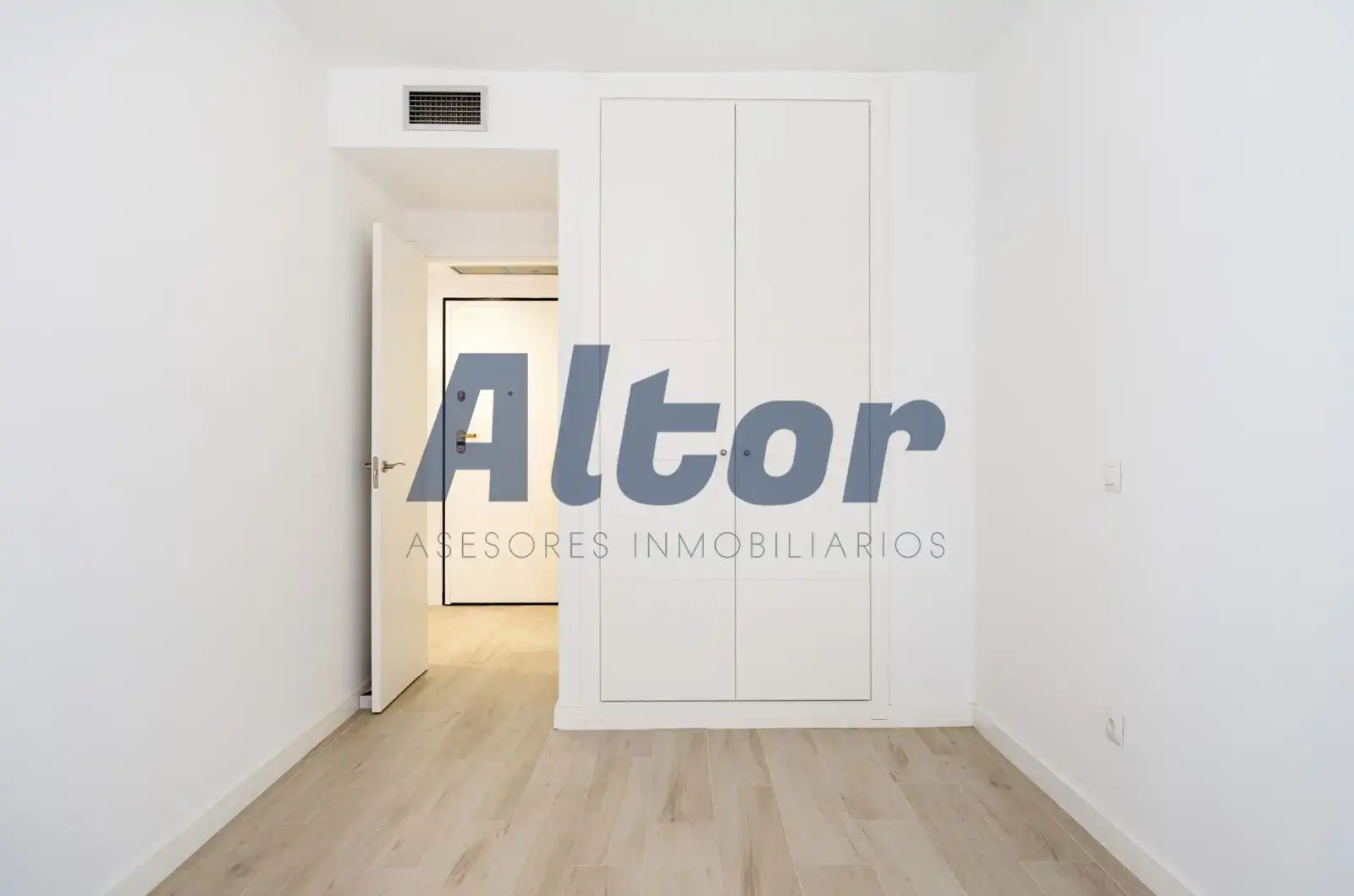 Bedroom of Flat for sale in Madrid  with Air Conditioner, Heating and Storage room