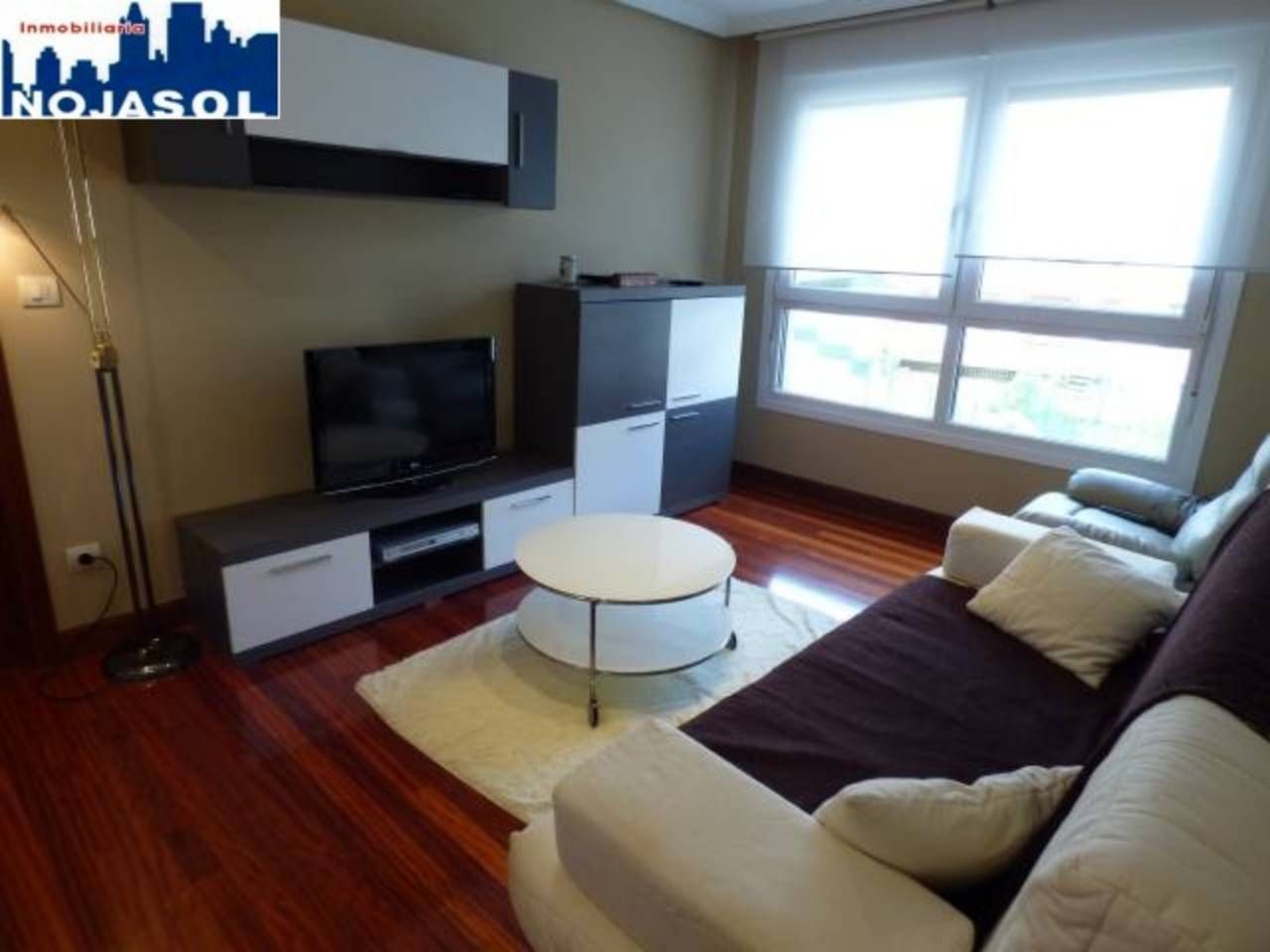 Sala d'estar de Apartament de lloguer en Noja amb Calefacció, Terrassa i Moblat