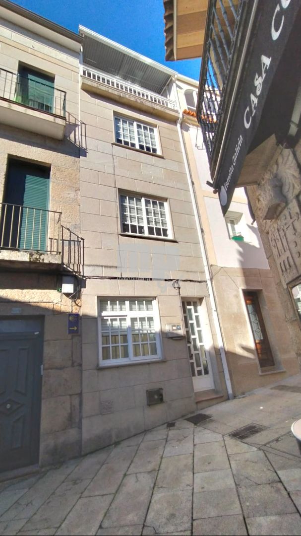 Vista exterior de Edifici en venda en Redondela