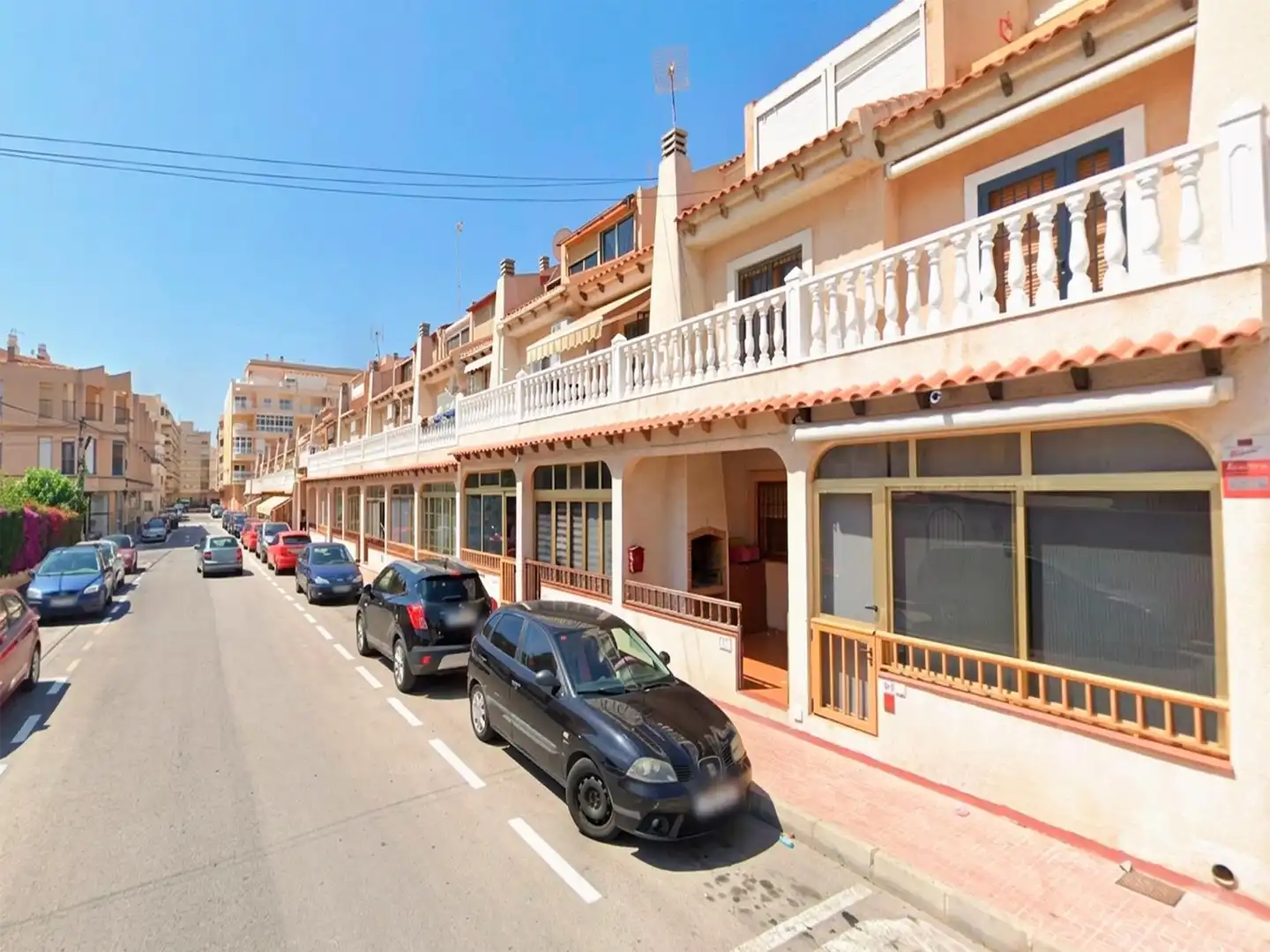 Vista exterior de Casa adosada en venda en Torrevieja amb Jardí privat, Terrassa i Piscina comunitària