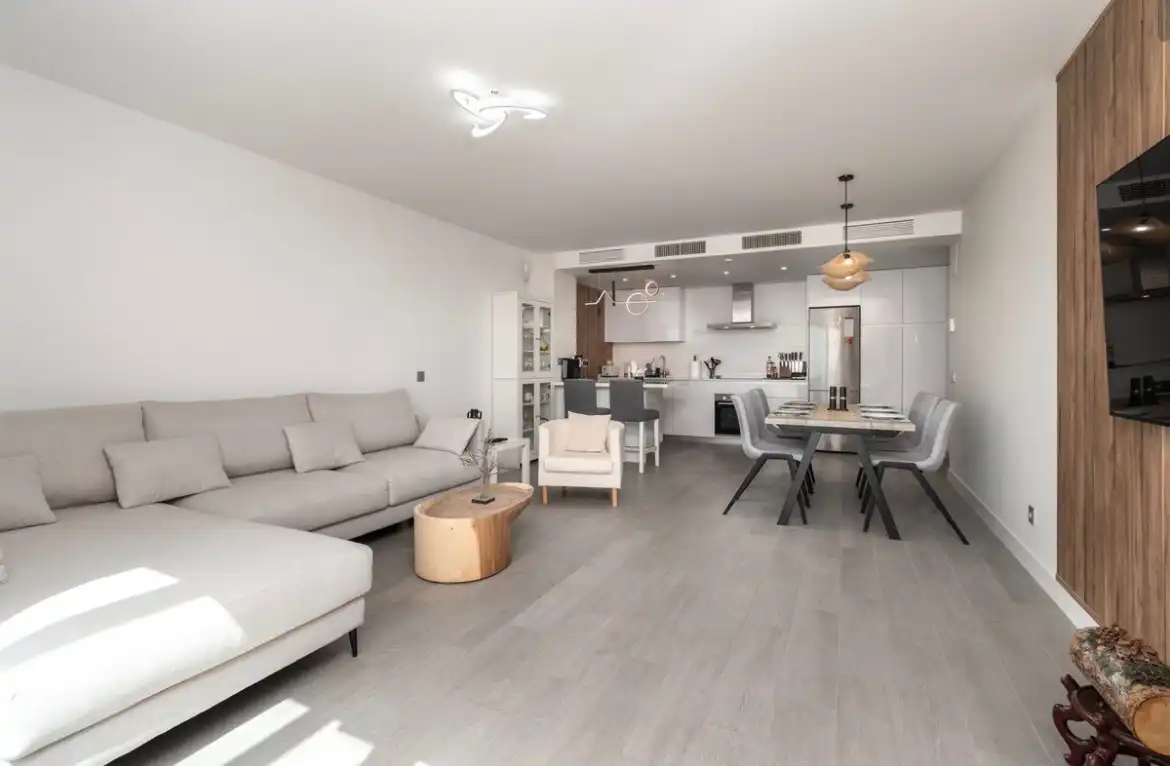 Sala d'estar de Pis en venda en Benalmádena amb Aire condicionat, Terrassa i Traster