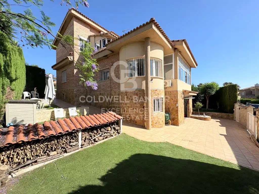 Houses for sale in Calle Goya-La Loma, La Loma