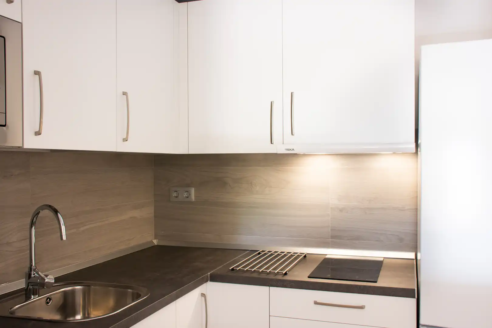 Cocina de Apartamento de alquiler en Sevilla con Aire acondicionado, Lavadora y Microondas