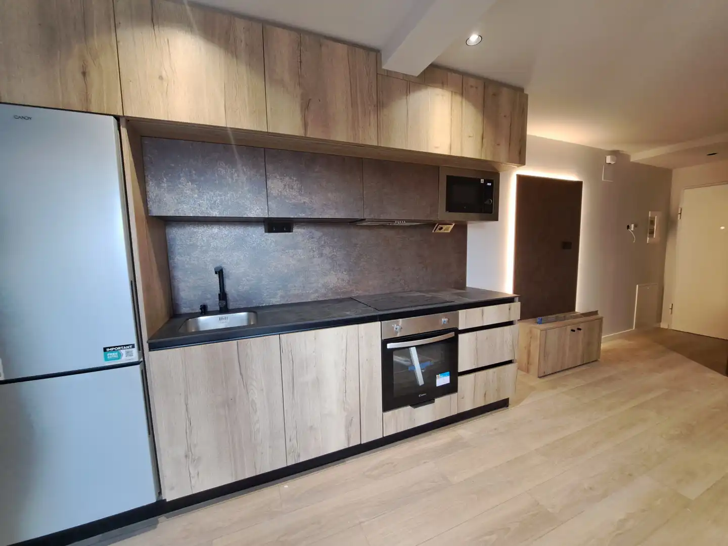 Cuina de Apartament de lloguer en León Capital  amb Parquet, Moblat i Forn