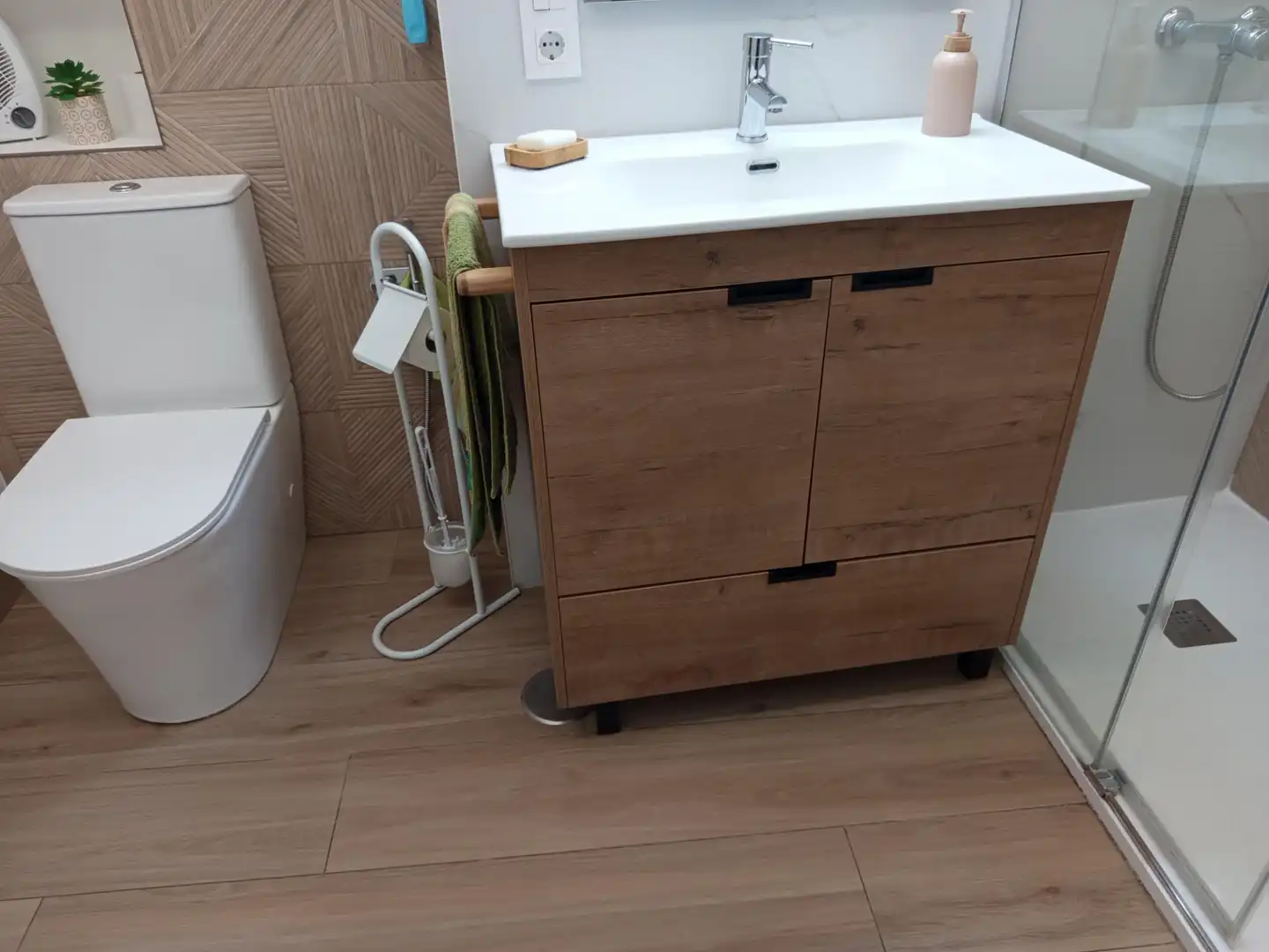 Bathroom of Flat for sale in  Jaén Capital  with Air Conditioner and Balcony