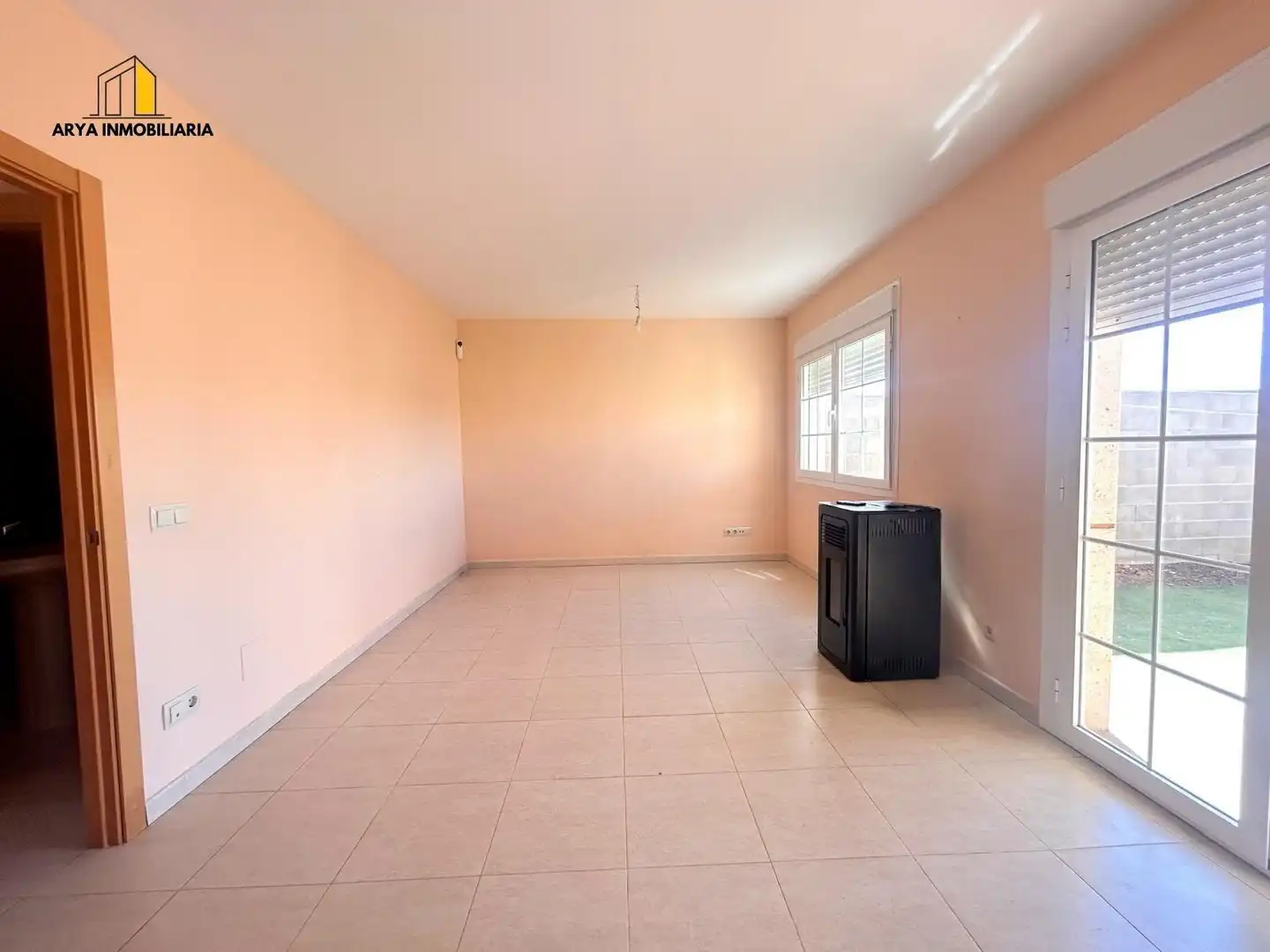 Wohnzimmer von Einfamilien-Reihenhaus zum Verkauf in Pioz