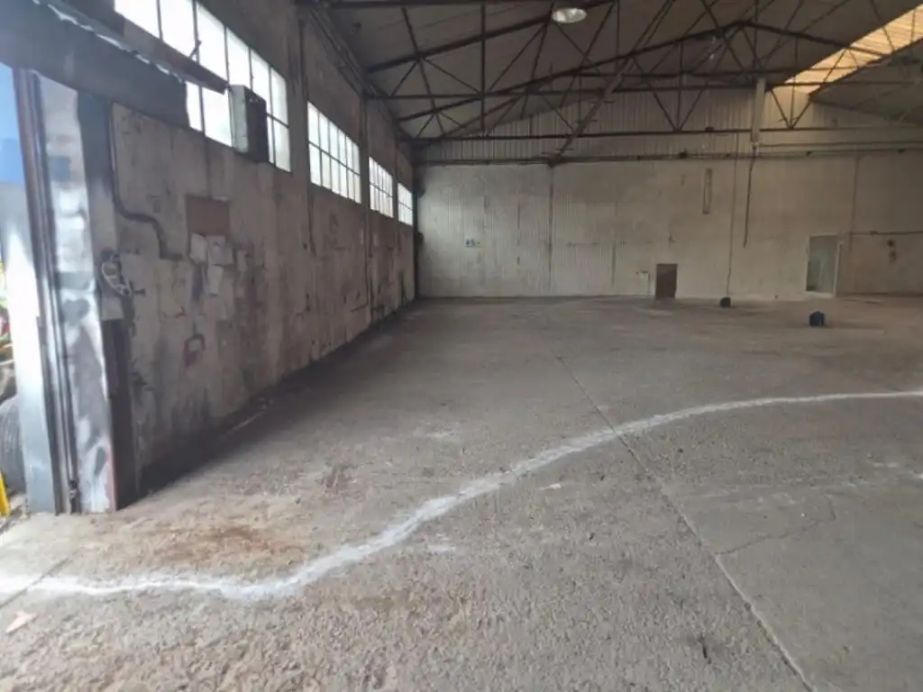Nave industrial en venta en Camarma de Esteruelas
