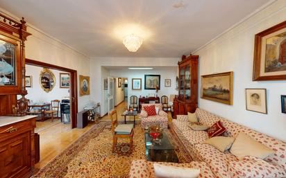 Living room of Flat for sale in  Madrid Capital  with Air Conditioner, Heating and Parquet flooring