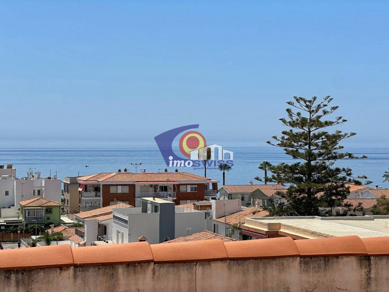 Vista exterior de Àtic en venda en Rincón de la Victoria amb Terrassa i Alarma