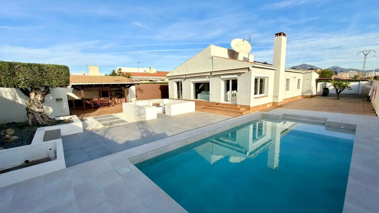 Swimming pool of Houses for sale in El Campello  with Air Conditioner, Terrace and Swimming Pool