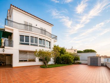 Villa con giardino in vendita a Cerdanyola
