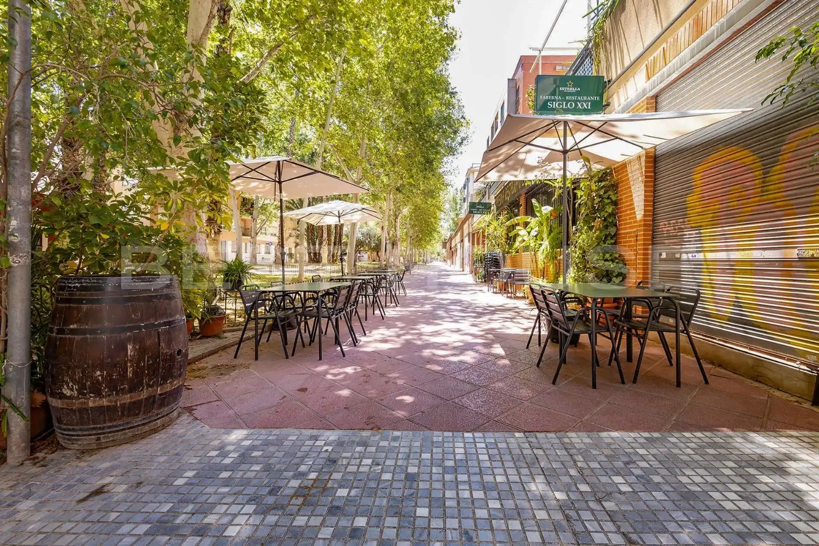 Local comercial en venda a Avenida de Don Juan de Borbón, imagen 2