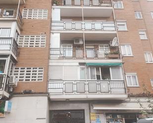 Vista exterior de Pis en venda en Alcalá de Henares amb Calefacció, Terrassa i Alarma