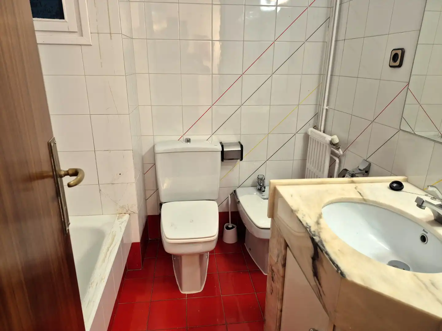 Badezimmer von Wohnung zur Miete in Barcelona mit Klimaanlage, Heizung und Parkett