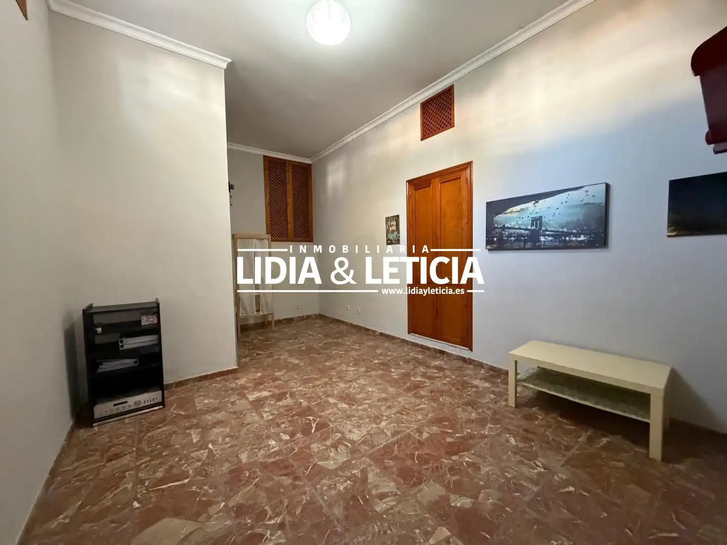 Vista exterior de Casa o xalet en venda en Alcalá de Guadaira amb Aire condicionat, Traster i Piscina