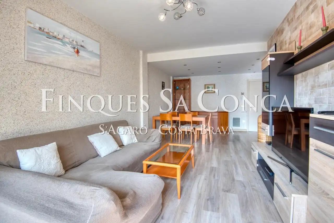 Sala de estar de Casa adosada en venta en Castell d'Aro, Platja d'Aro i s'Agaró con Aire acondicionado, Calefacción y Amueblado