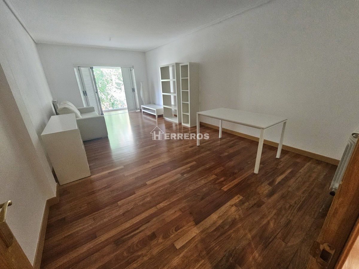 Piso en venta en  Logroño con Calefacción, Parquet y Terraza