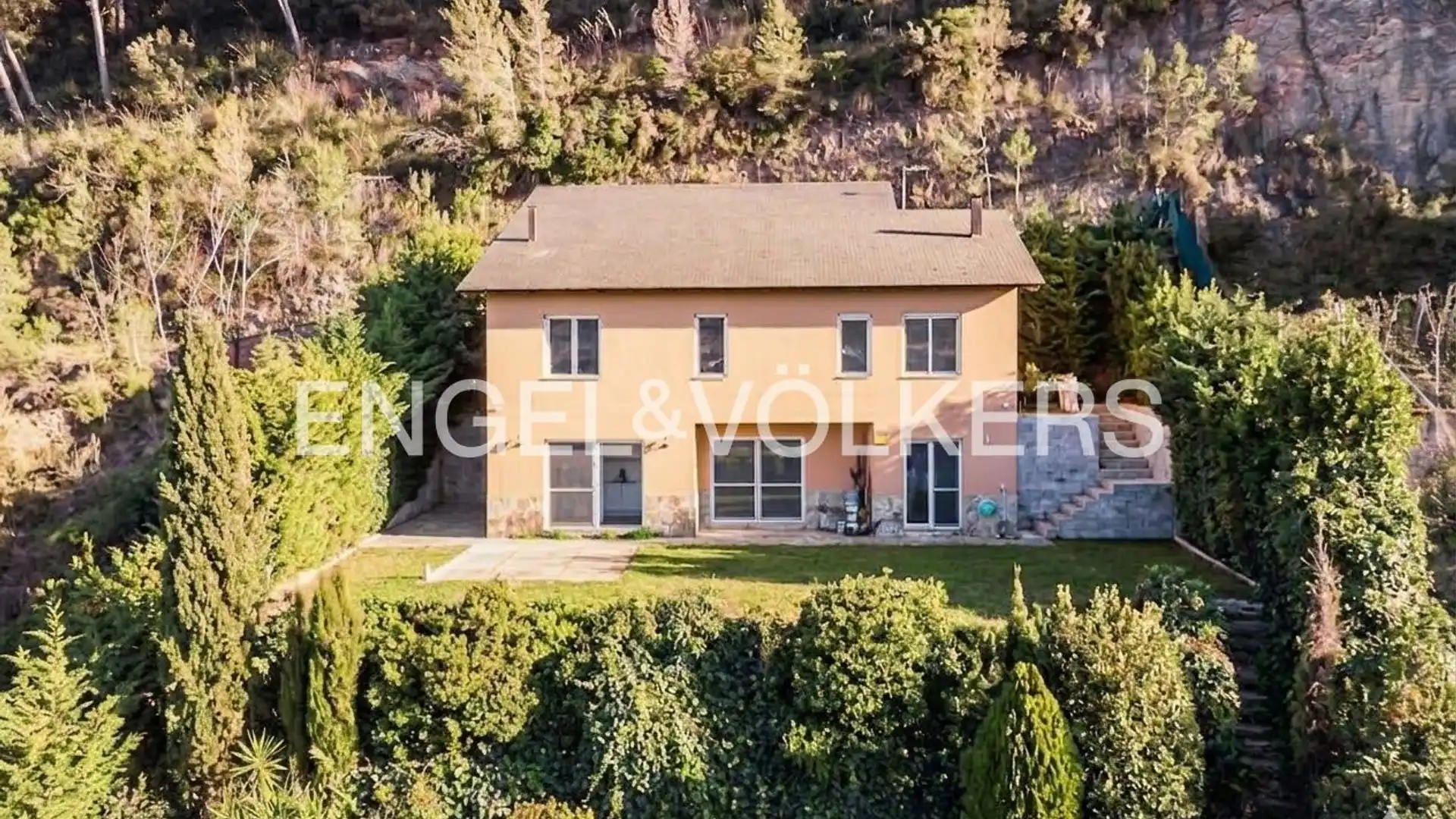 Vista exterior de Casa o chalet en venta en Vallirana con Calefacción y Jardín privado