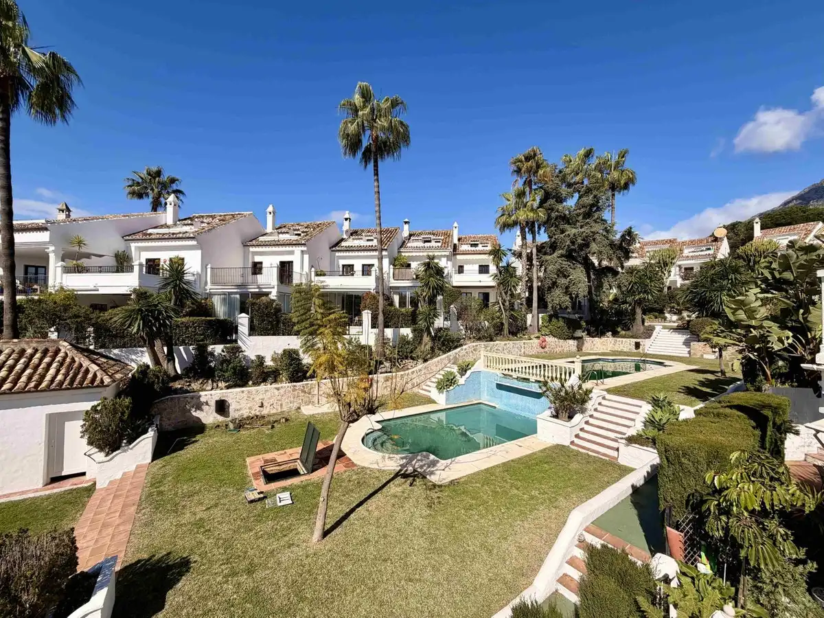 Vista exterior de Casa adosada en venta en Marbella con Aire acondicionado, Terraza y Alarma