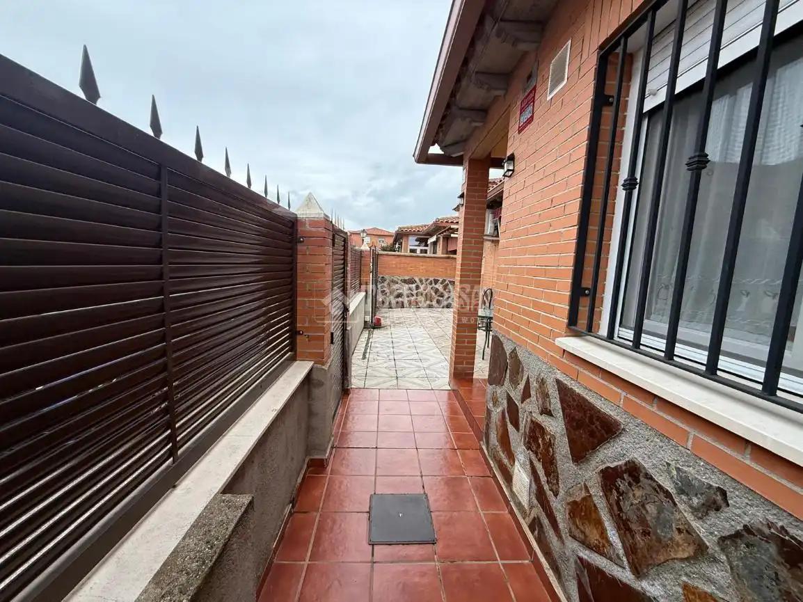 Vista exterior de Casa adosada en venta en Lominchar con Aire acondicionado, Calefacción y Jardín privado