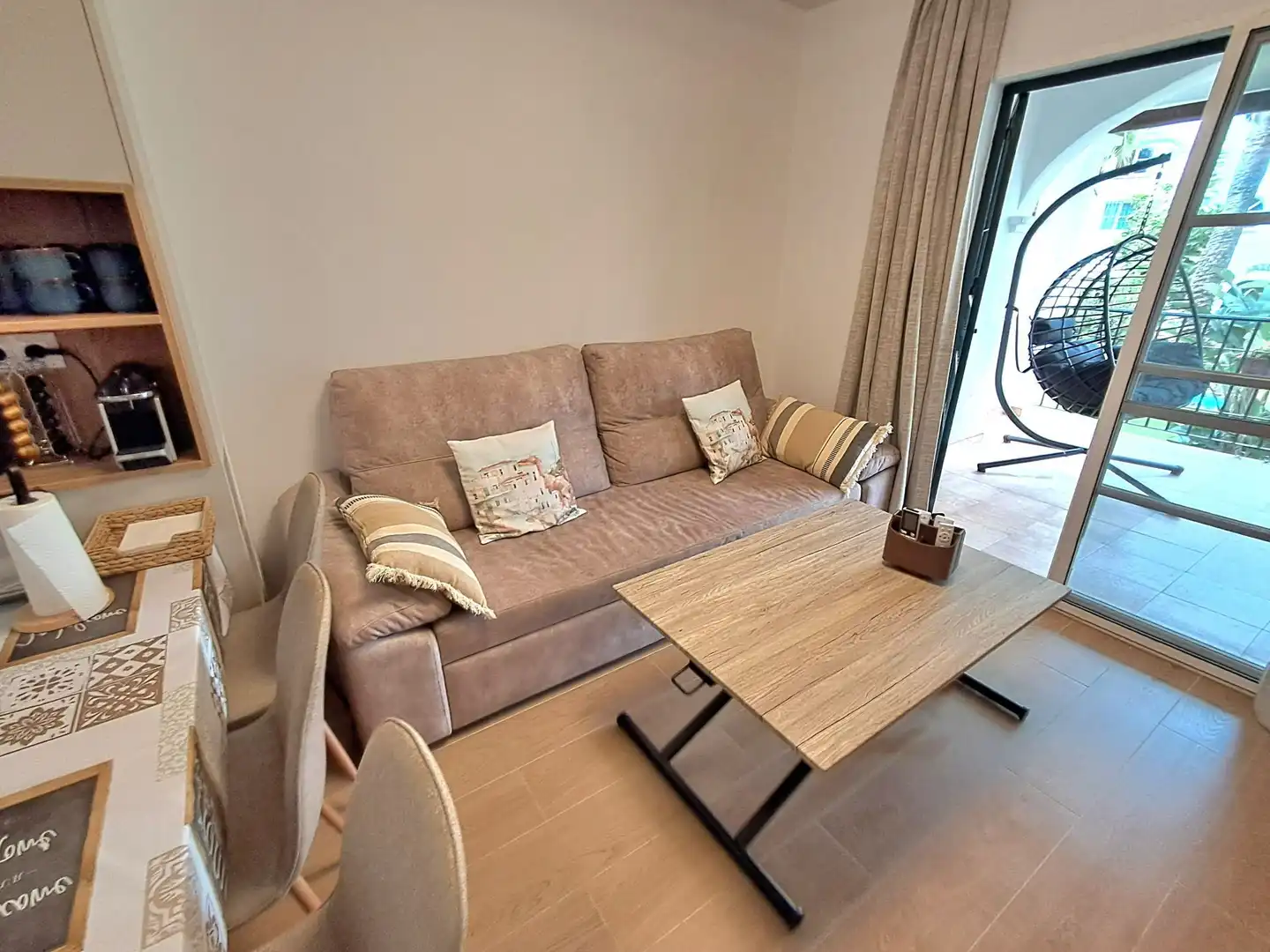 Wohnzimmer von Wohnungen zur Miete in Benalmádena mit Klimaanlage, Terrasse und Möbliert