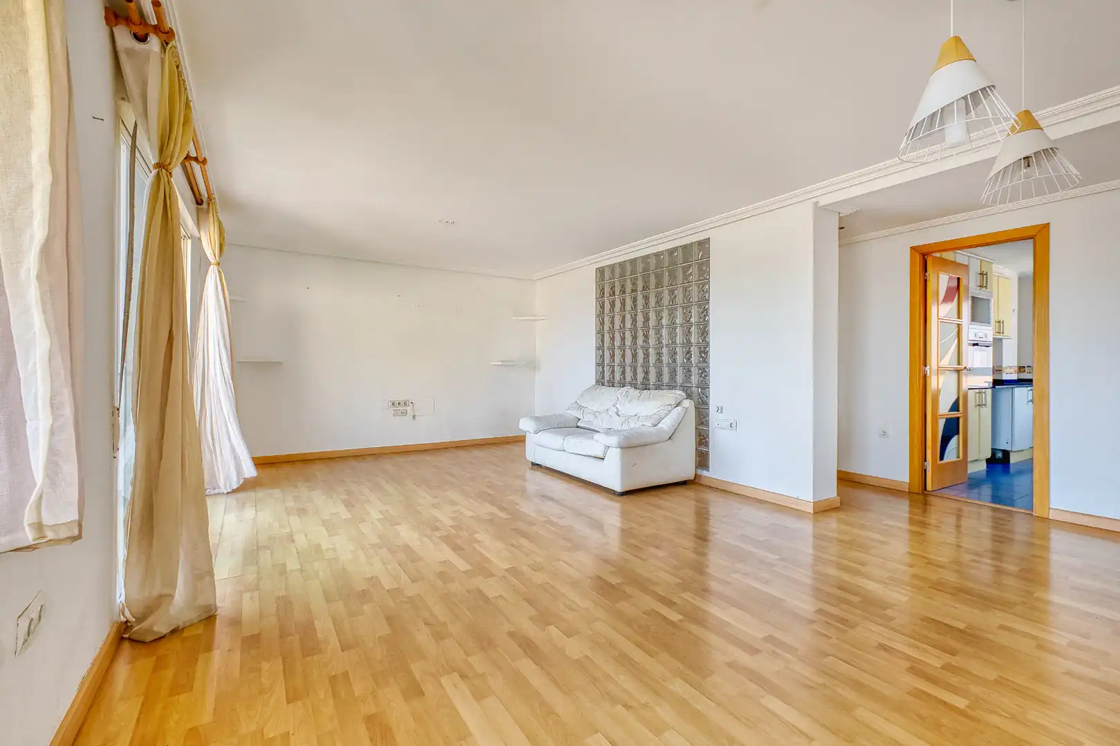 Sala d'estar de Pis en venda en Jijona / Xixona amb Calefacció, Parquet i Terrassa