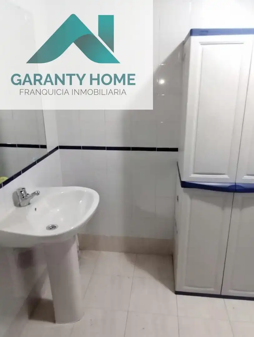 Bathroom of Flat for sale in Jaén  with Heating and Furnished