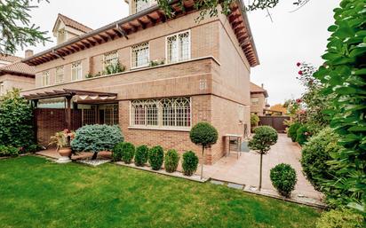 Exterior view of House or chalet for sale in Majadahonda  with Air Conditioner and Swimming Pool