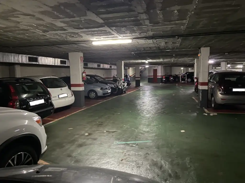 Einzelparkplatz zum Verkauf in Avinguda Josep Tarradellas, imagen 2