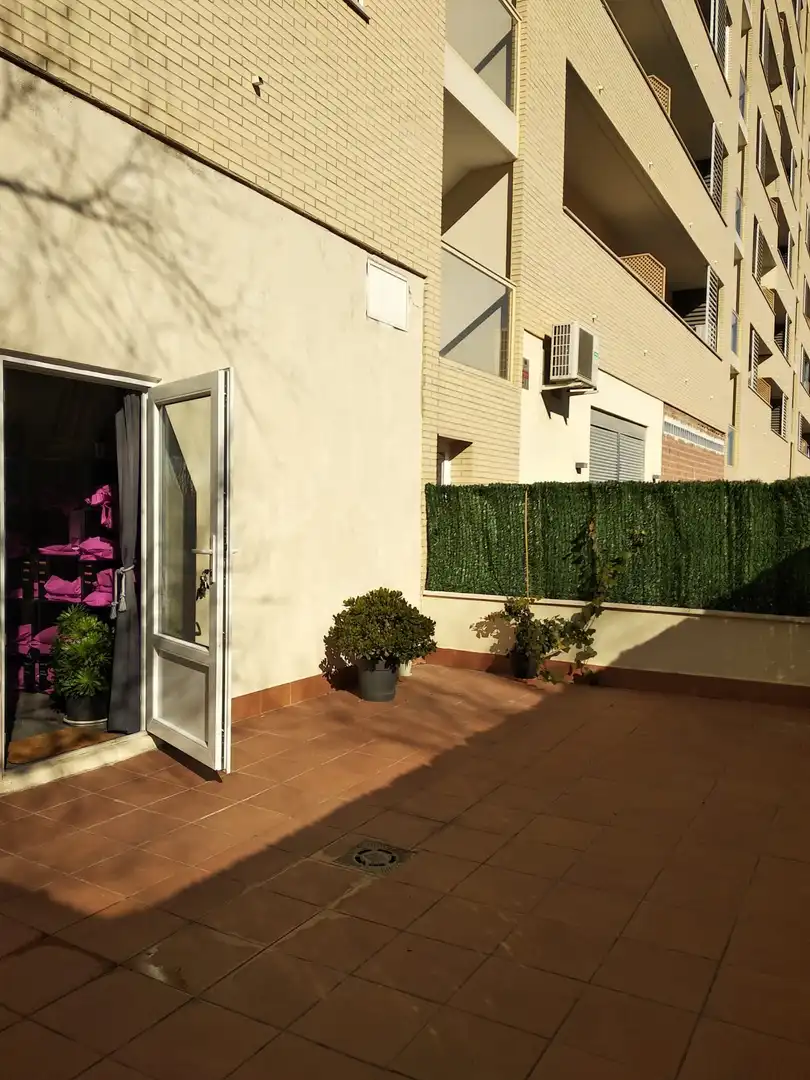 Jardín de Local en venta en Zaragoza con Aire acondicionado