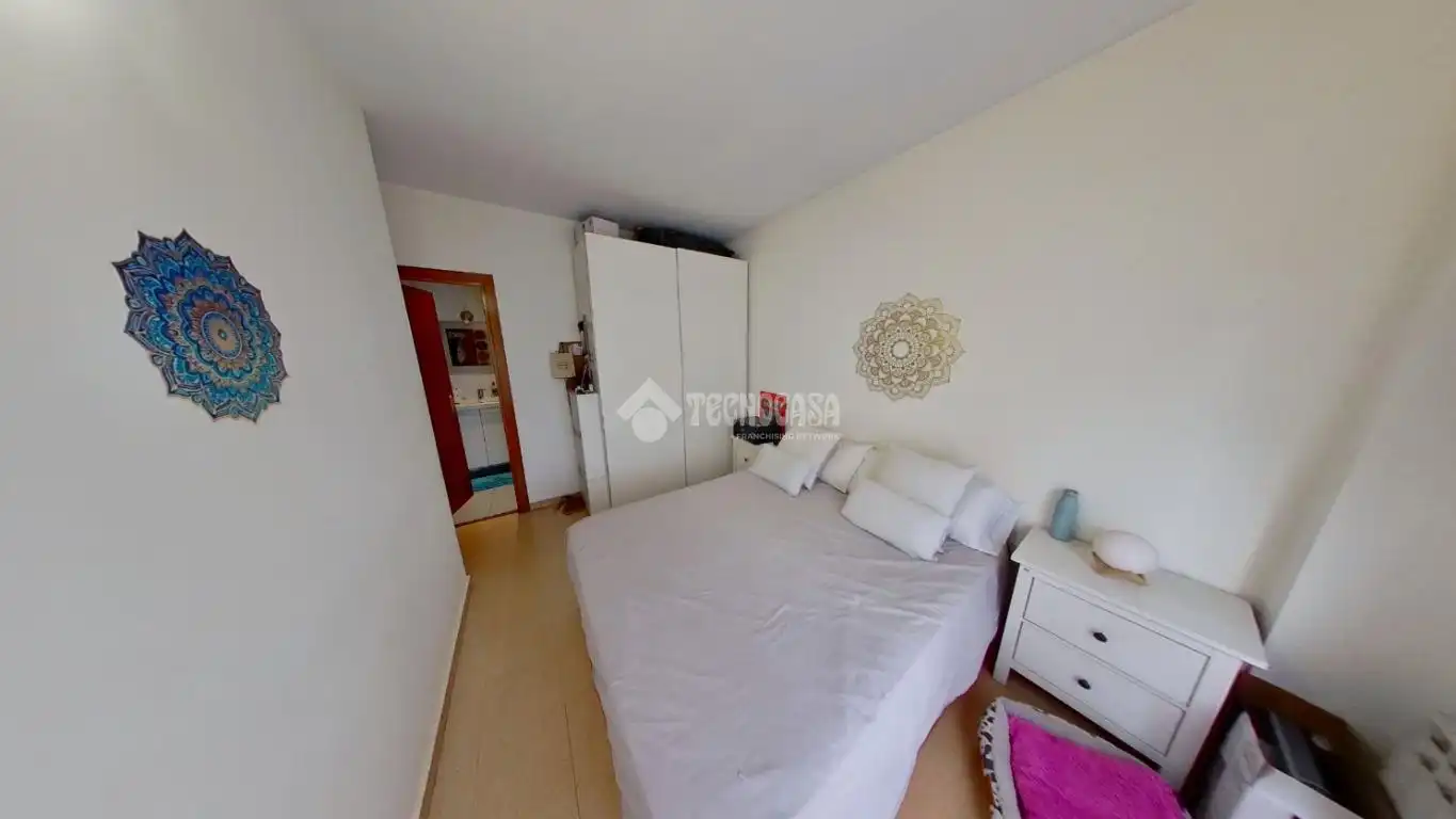 Habitación de Piso en venta en Sabadell con Aire acondicionado, Calefacción y Balcón