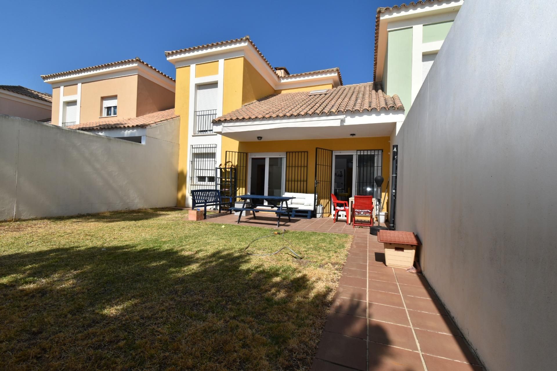 Jardí de Casa adosada en venda en Chiclana de la Frontera amb Aire condicionat, Calefacció i Jardí privat