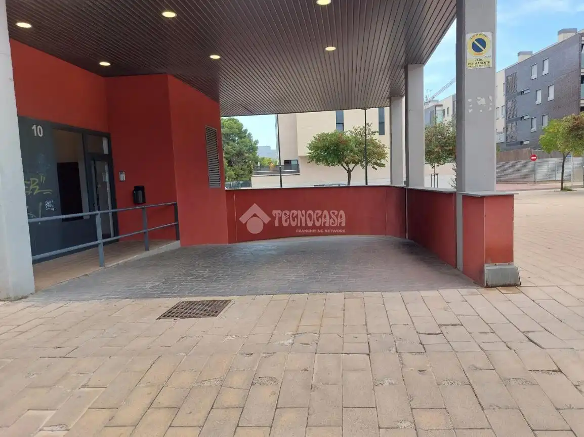Individuel avec ascenseur à vendre à Miralbueno