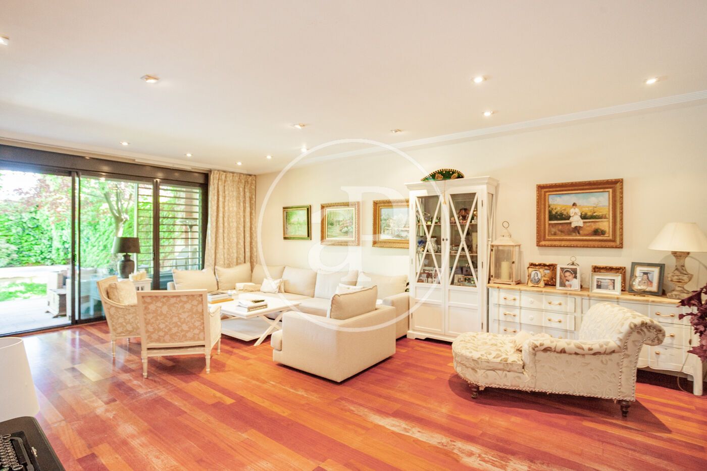 Living room of Single-family semi-detached for sale in  Madrid Capital  with Air Conditioner, Heating and Private garden