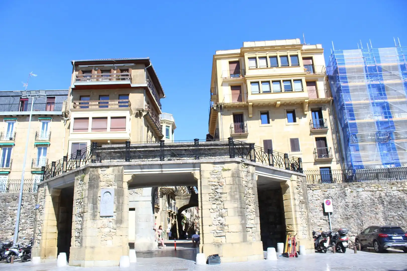Vista exterior de Pis en venda en Donostia - San Sebastián  amb Calefacció i Balcó