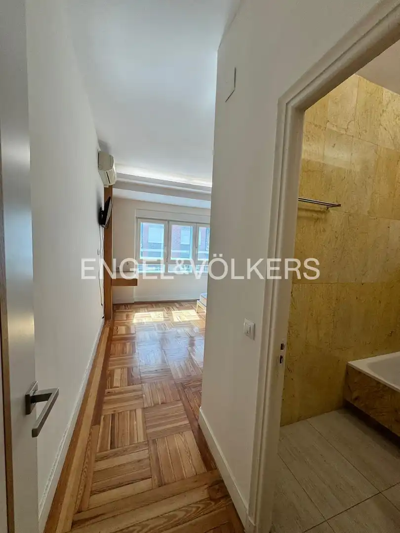 Vista exterior de Piso en venta en Madrid con Aire acondicionado, Calefacción y Parquet