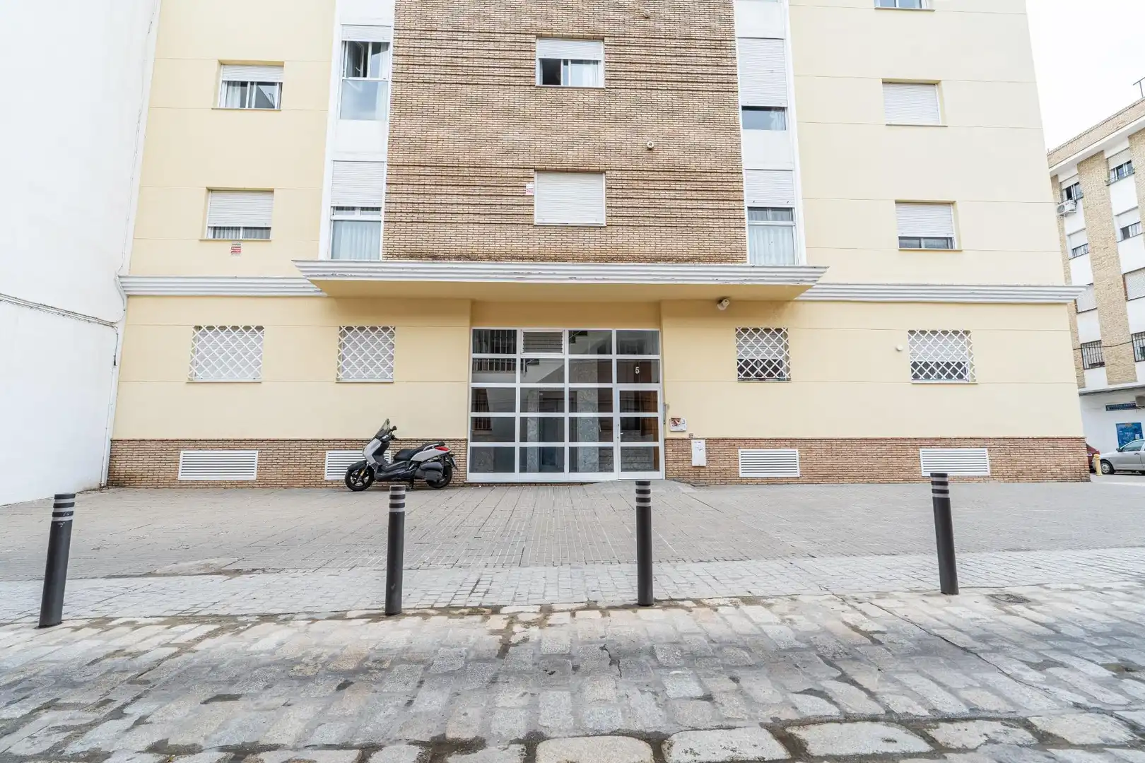 Vista exterior de Piso en venta en  Sevilla Capital con Aire acondicionado y Balcón